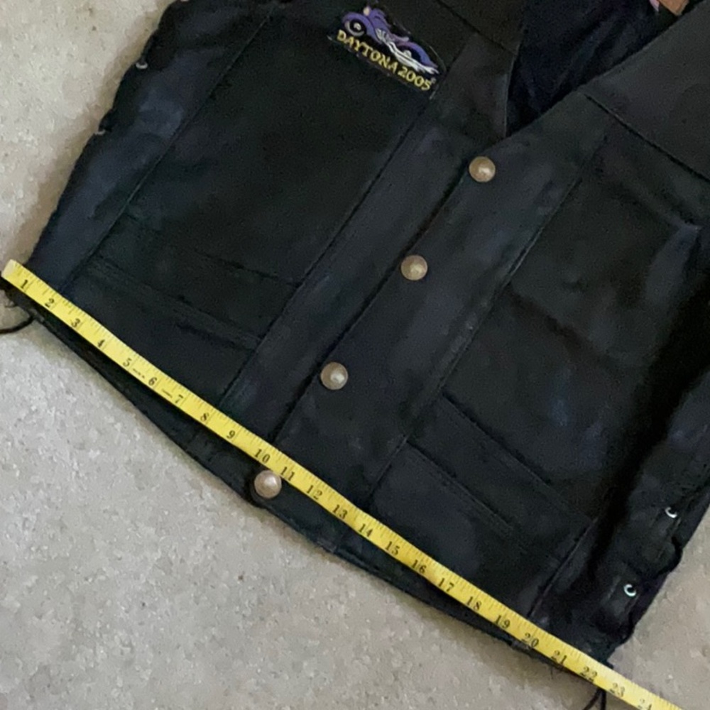 Walter Dyer Genuine Leather Biker Vest with Buffalo Nickel Snaps - Picture 12 of 14